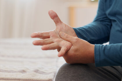 Parkinson: Erste Anzeichen erkennen, Linderung finden
