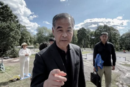 Finnland: Hochrangiger chinesischer Funktionär bedroht Falun-Gong-Infostand im Park
