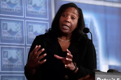 Fed-Vorständin Cook verklagt US-Präsident Trump