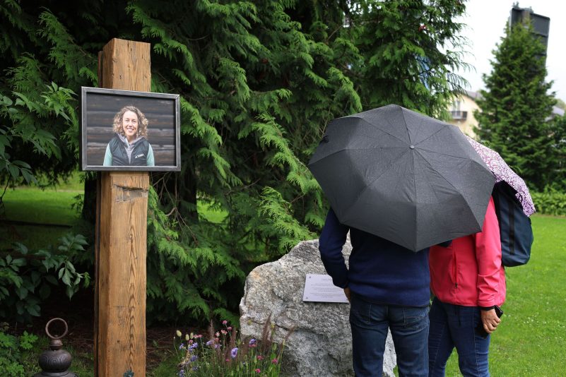 Im Partenkirchener Kurpark wurde schon ein temporärer Gedenkort eingerichtet.