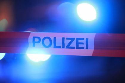 Verkohlte Leiche in ausgebranntem Auto an See in Bayern gefunden
