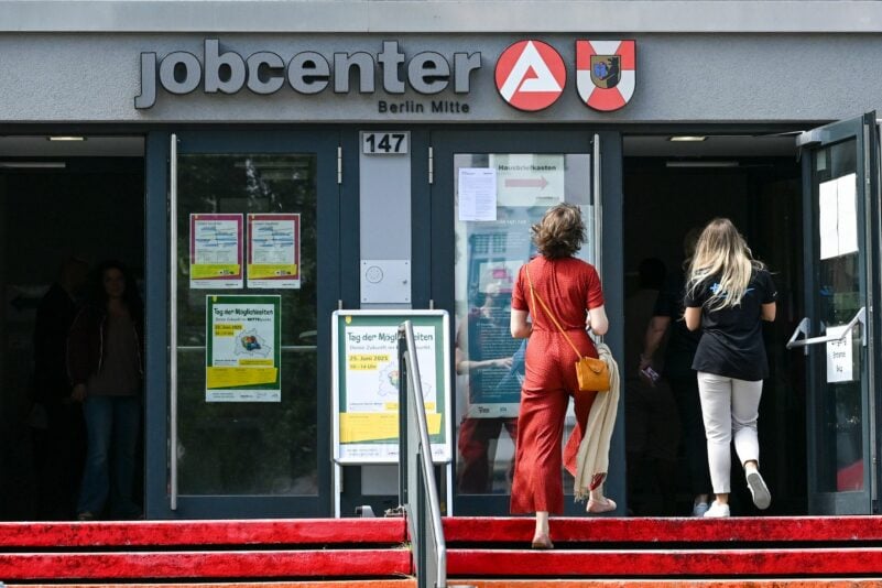 Jobcenter haben auch die Aufgabe, Bürgergeldempfänger wieder auf den Arbeitsmarkt zu bringen. (Archivbild)