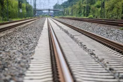 Bahnstrecke in NRW nach Brandanschlag wieder frei - weiterer Kabelbrand in Sachsen-Anhalt