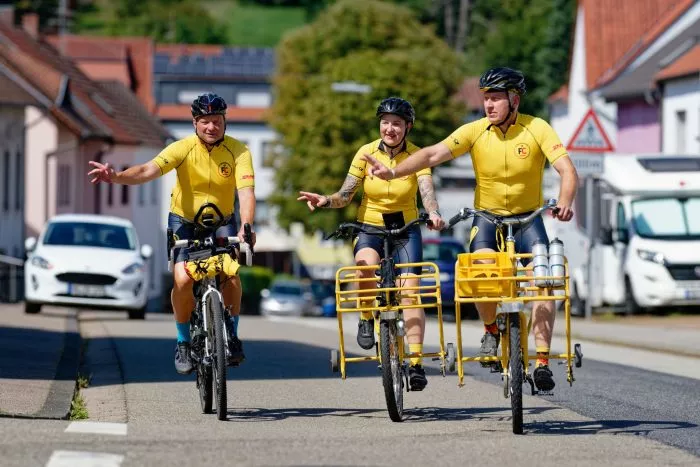 Sie fahren mit Postfahrrädern und einem Gravelbike - alle ohne Elektromotor.