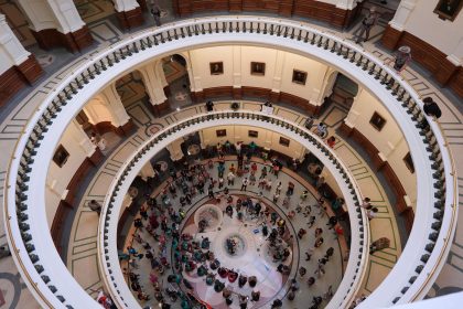 Texas zeichnet Wahlkreise neu – Kalifornien reagiert, um „Feuer mit Feuer zu bekämpfen“