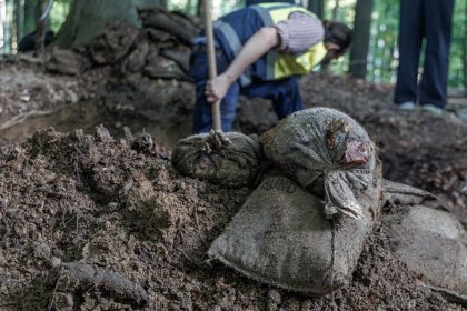Panne in Schleswig-Holstein: Soldaten errichten Stellung auf Grabhügel