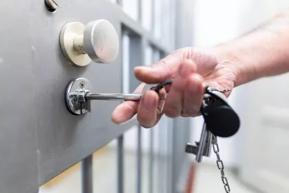 Tod eines Jugendlichen in JVA beschäftigt Saarland