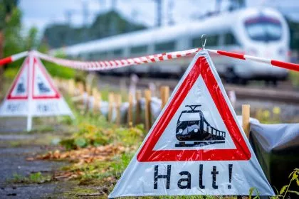 Brand und Unfall: Zugstrecke Hannover-Berlin beeinträchtigt