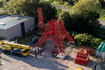 Eiffelturm im Kleinformat ist bald an der deutschen Grenze im Elsass