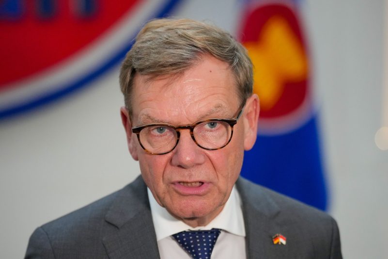 Kurz nach seinem Besuch in Japan und Indonesien reist Außenminister Johann Wadephul (CDU) nach Kroatien. Unter anderem geht es um den EU-Beitritt der Westbalkanländer.