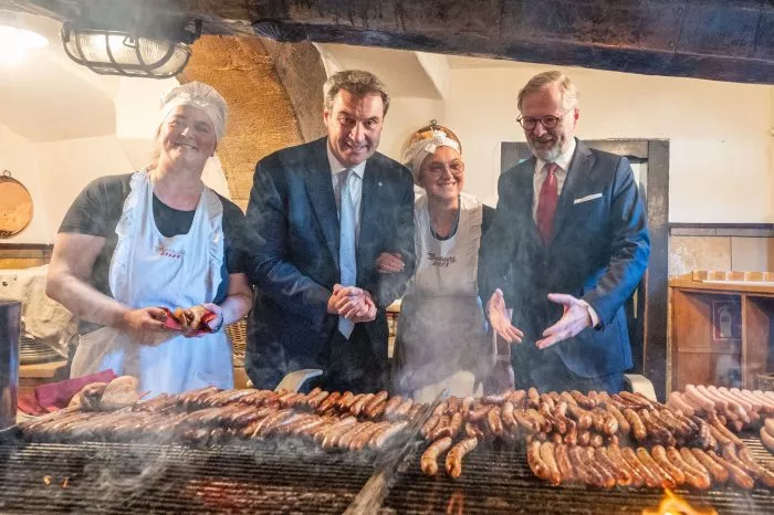 Die «Wurstkuchl» lockt nicht nur Bratwurstfan Markus Söder (CSU) an. (Archivbild)