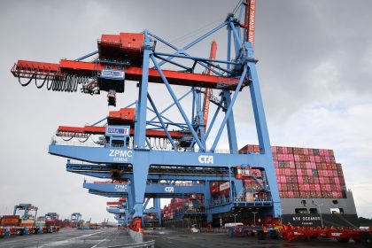 Deutscher Exportüberschuss stark gesunken