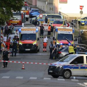 Polizist stirbt durch Schüsse eines 18-Jährigen nach Raubüberfall