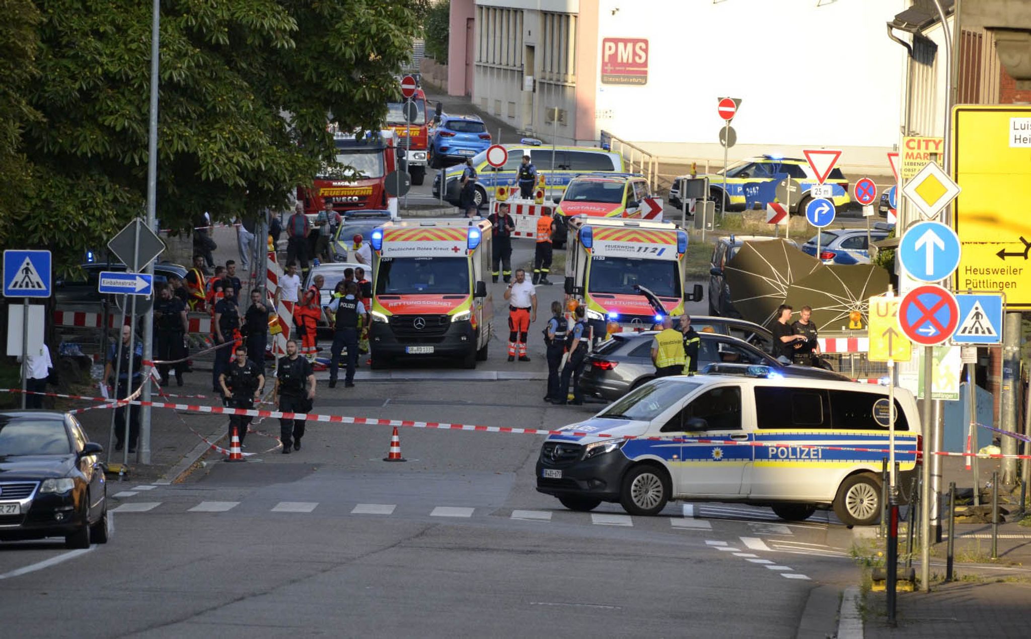 Nach-Raub-berfall-fallen-Sch-sse-Polizist-stirbt