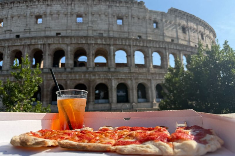 Für viele ist Italien eine Postkartenidylle: Pizza und Aperol, eine Sehenswürdigkeit in Sichtweite. Der Italo-Schlager spielt mit diesen Klischees. (Archivbild)