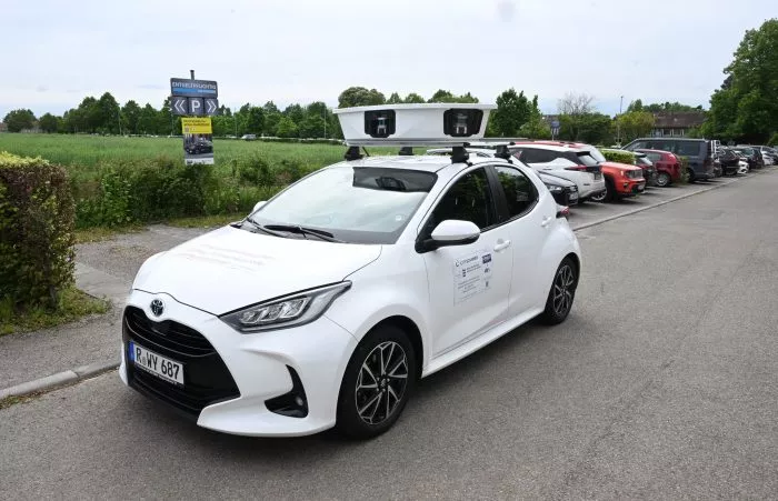 Heidelberg setzt als eine der ersten Kommune bundesweit auf ein Scan-Auto im Kampf gegen Parksünder - hier ein Scan-Fahrzeug bei einem Modellversuch auf dem Parkplatz der Universität Hohenheim bei Stuttgart. (Archivbild)