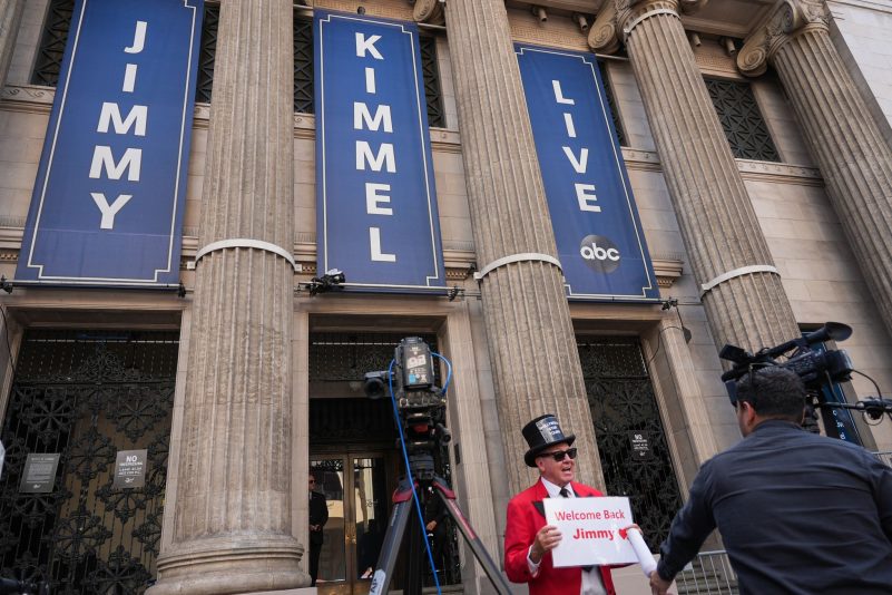 „Jimmy Kimmel Live“ kehrt zurück – ebenso wie Turning Point USA an der Universität