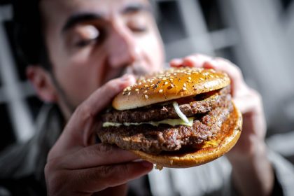 Laborfleisch: Können Vegetarier bald in einen echten Burger beißen?