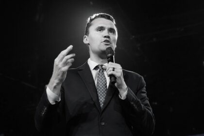 US-Influencer Charlie Kirk nach Attentat gestorben – Polizei sucht Schützen