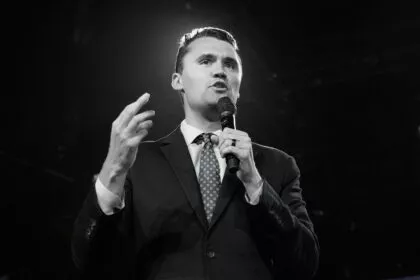 US-Influencer Charlie Kirk nach Attentat gestorben - Polizei sucht Schützen