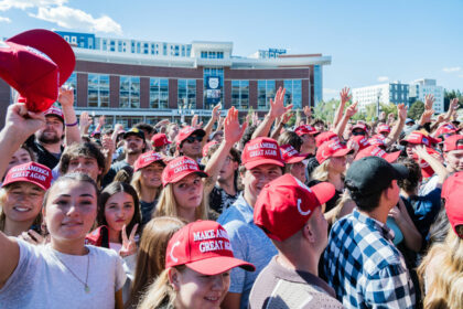 Die Debatten von Charlie Kirk (1) – Wege und Irrwege des Glaubens