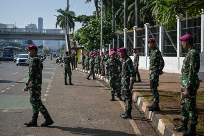 Indonesien: Kontrollpunkte in der Hauptstadt errichtet – Unterricht online