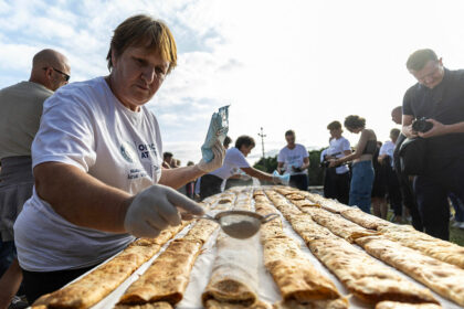 Drei Kilometer Apfelstrudel: Kroatisches Dorf stellt neuen Rekord auf