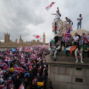 London: Rund 110.000 Menschen demonstrieren gegen Einwanderung und die Labour-Regierung