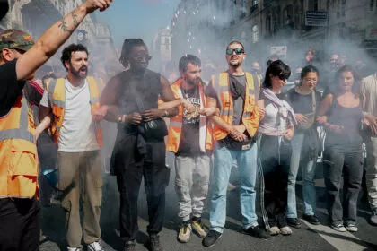 Frankreich erlebt neue Protestwelle: Hunderttausende gegen Sparpläne