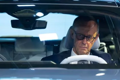 Autopapst Dudenhöffer: E-Autos bald günstiger als Verbrenner - doch Strompreise gefährden Trend