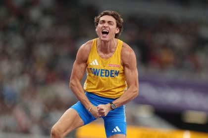 Kuss nach Weltrekord: Duplantis springt in neue Dimension