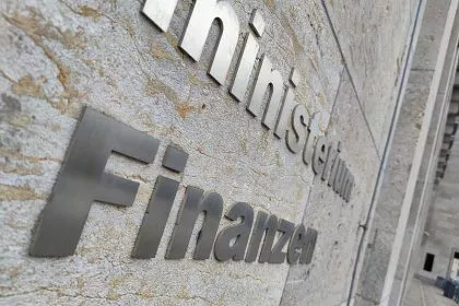 „Ein schweres Foulspiel“: Schwarz-Rot stopft mit Sondervermögen Haushaltslöcher