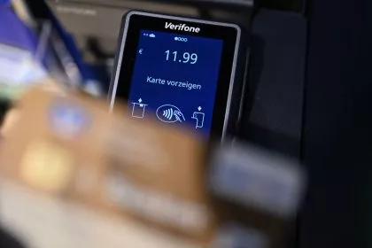 Deutschland auf Girocard-Kurs: Schnelles Bezahlen im Vorbeigehen wird immer beliebter