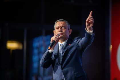 Türkischer Oppositionschef Özel als CHP-Parteivorsitzender wiedergewählt