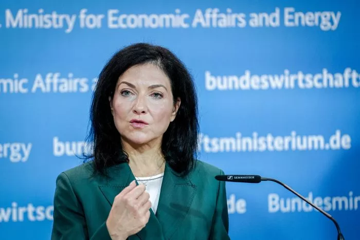 Ministerin Reiche will bei der Energiewende die Kosten auf den Prüstand stellen. Der Monitoringbericht