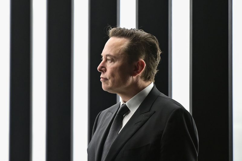 Elon Musk winken bis zu eine Billion Dollar. (Archivbild)