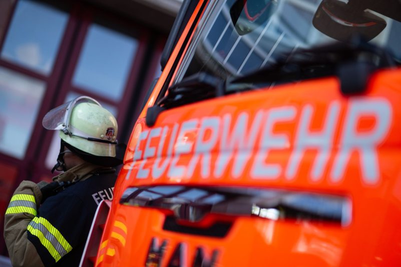 Bei einem Zusammenstoß zweier Linienbusse sind in Hamburg mehrere Menschen verletzt worden. (Symbolbild)