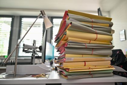 Deutsche Justiz stößt an ihre Grenzen – fast eine Million unerledigte Verfahren