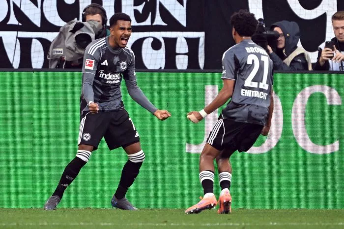 Früher Jubel bei den Frankfurtern.