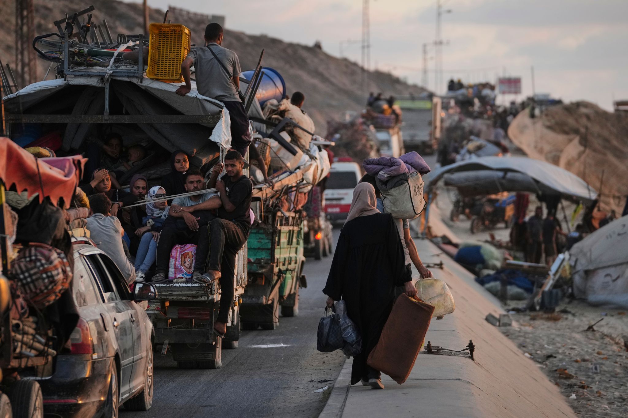 Israelische-Offensive-Mehr-als-350-000-Menschen-sind-aus-Gaza-geflohen