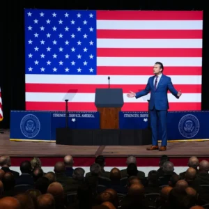 Härtere Standards, neue Waffen, mehr Stärke: Trump und Hegseth skizzieren Militärstrategie