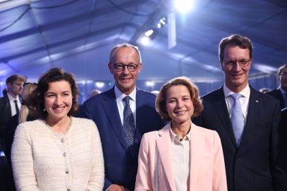 Merz nimmt schnellsten Computer Europas in Betrieb