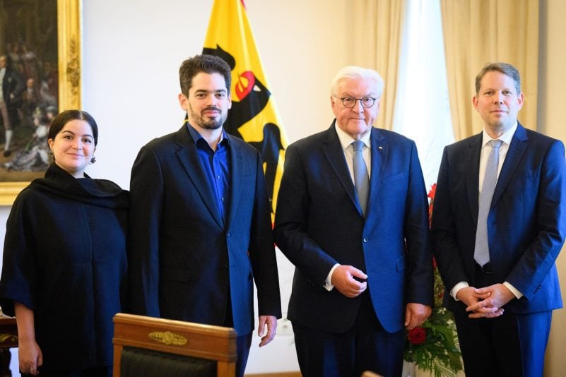 Erst eine Aus- dann eine Einladung: Intendant Wiegand zusammen mit dem designierten Chefdirigenten Shani bei Bundespräsident Steinmeier (Archivbild).