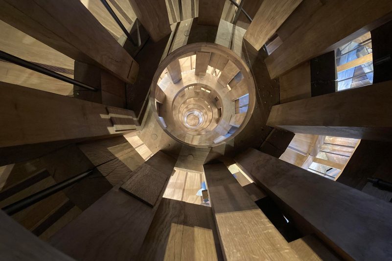 Die doppelläufige Wendeltreppe im Südturm: Ein Lauf führt hinauf, der andere hinunter, sodass sich die Besucher nie begegnen.