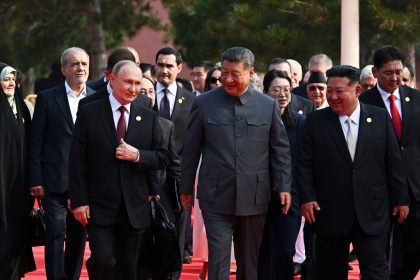 Machtdemonstration in Peking: Interne Machtkämpfe und internationale scharfe Kritik