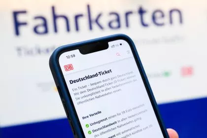 Deutschlandticket soll 2026 auf 63 Euro steigen