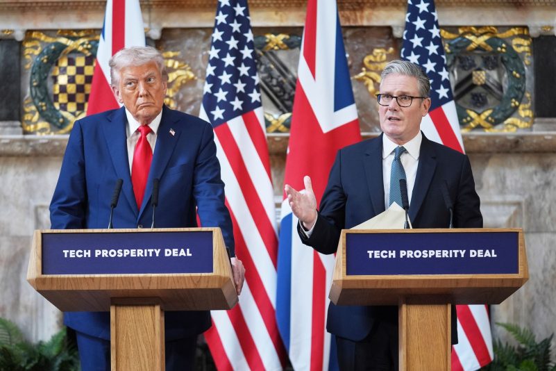 Putin habe ihn bei den Bemühungen um einen Frieden im Ukraine-Krieg im Stich gelassen, sagte Trump bei einer Konferenz mit dem britischen Premierminister Keir Starmer.