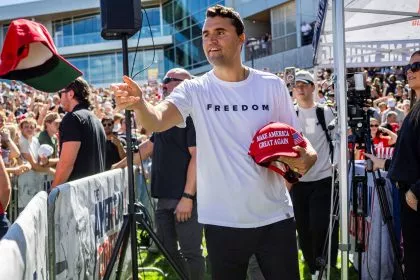 Die letzte Frage an Charlie Kirk kam von ihm