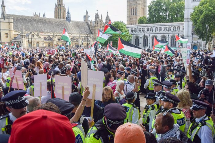 Teilweise soll es zu aggressivem Verhalten gegenüber Polizisten gekommen sein.