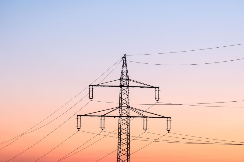 Über Netzentgelte wird unter anderem der teure Ausbau der Stromnetze finanziert. (Archivbild)